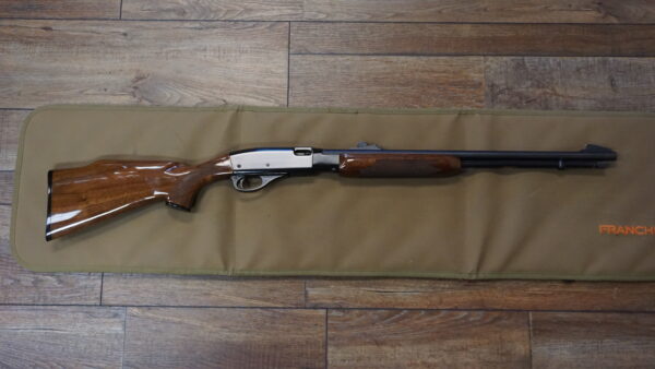 Remington 572 Field Master Remington 572 Fieldmaster .22 LR pump-action rifle 22" barrel with sharp checkering and original box — used excellent