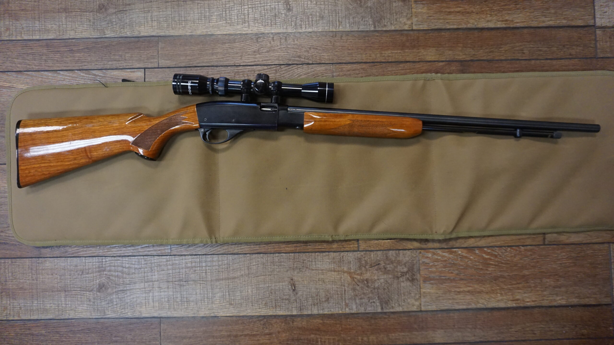 Remington 572 used rifle in excellent condition